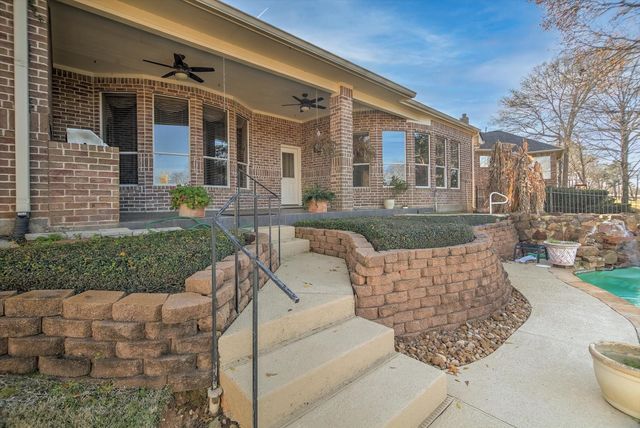 163 Edgewood Drive, Montgomery, TX 77356