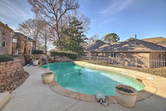 163 Edgewood Drive, Montgomery, TX 77356