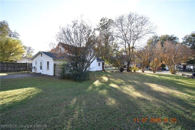 102 N Main Street, Sallisaw, OK 74955