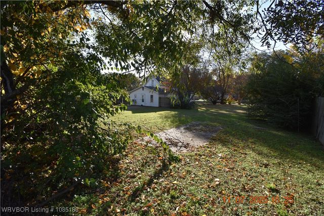 102 N Main Street, Sallisaw, OK 74955