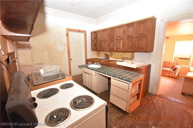 102 N Main Street, Sallisaw, OK 74955