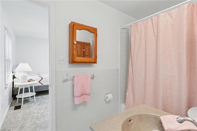 23 Beaconsdale LN, Newport News, VA 23601