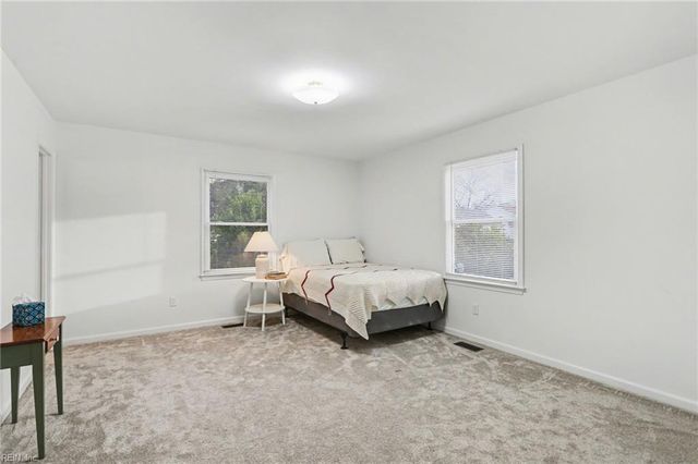 23 Beaconsdale LN, Newport News, VA 23601