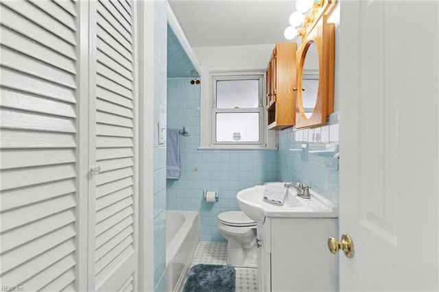 23 Beaconsdale LN, Newport News, VA 23601