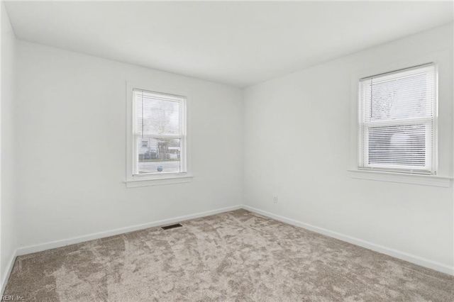 23 Beaconsdale LN, Newport News, VA 23601