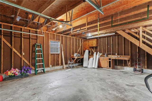 23 Beaconsdale LN, Newport News, VA 23601