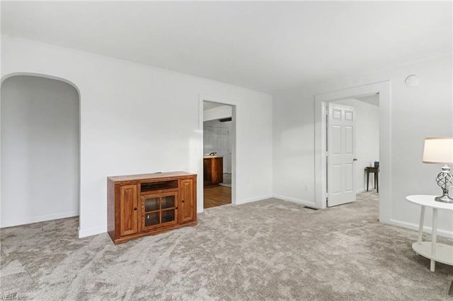 23 Beaconsdale LN, Newport News, VA 23601