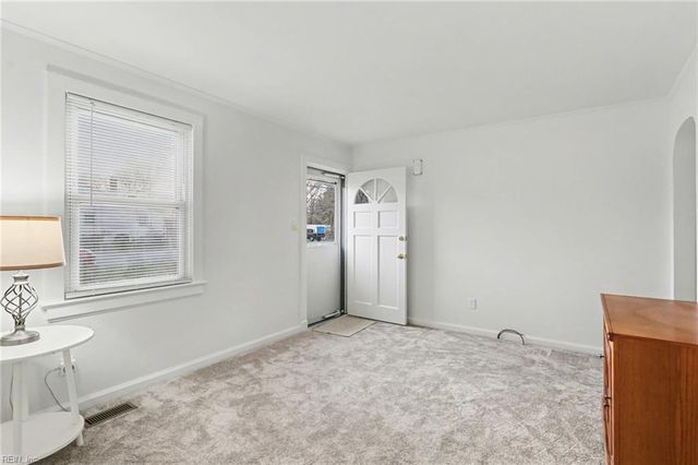 23 Beaconsdale LN, Newport News, VA 23601