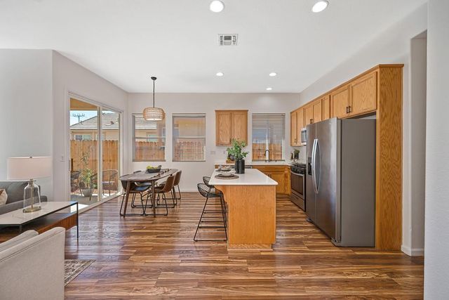 310 Unity Cir, Sacramento, CA 95833