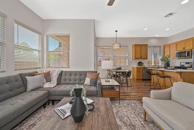 310 Unity Cir, Sacramento, CA 95833