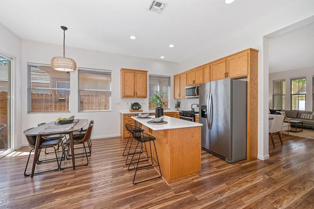 310 Unity Cir, Sacramento, CA 95833