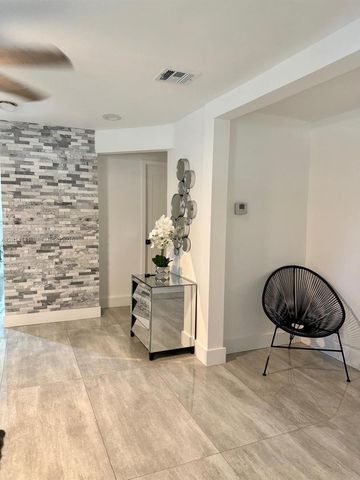 5737 Freedom St, Hollywood, FL 33021