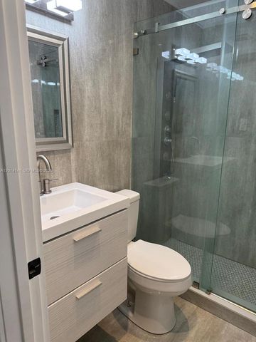 5737 Freedom St, Hollywood, FL 33021