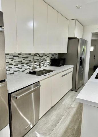 5737 Freedom St, Hollywood, FL 33021