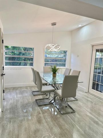 5737 Freedom St, Hollywood, FL 33021