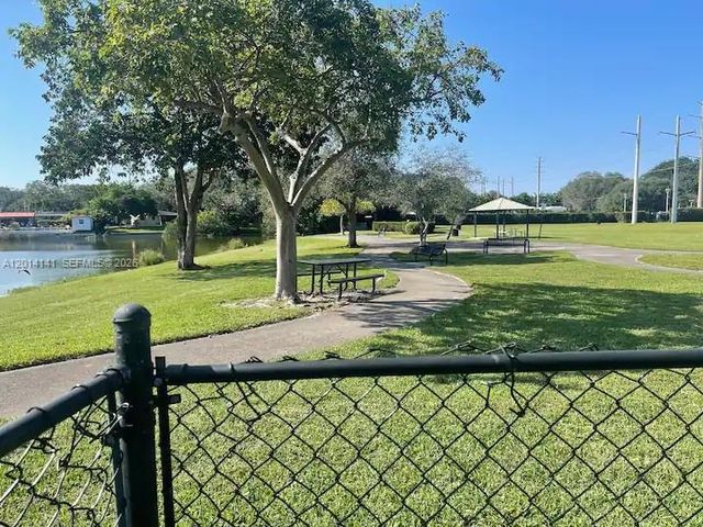 5737 Freedom St, Hollywood, FL 33021