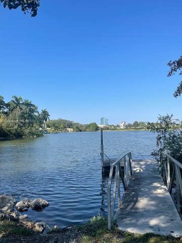 5737 Freedom St, Hollywood, FL 33021