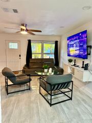 5737 Freedom St, Hollywood, FL 33021