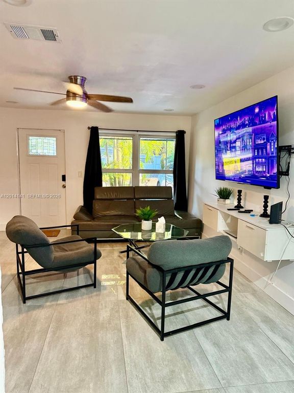 5737 Freedom St, Hollywood, FL 33021