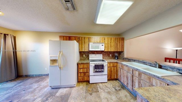 4222 SW 87th Ter, Davie, FL 33328