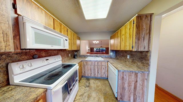 4222 SW 87th Ter, Davie, FL 33328