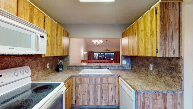 4222 SW 87th Ter, Davie, FL 33328