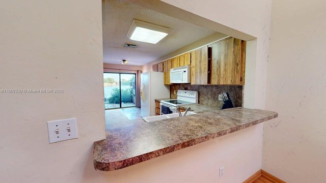 4222 SW 87th Ter, Davie, FL 33328