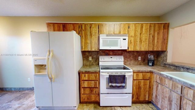 4222 SW 87th Ter, Davie, FL 33328