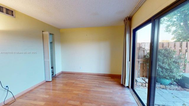 4222 SW 87th Ter, Davie, FL 33328