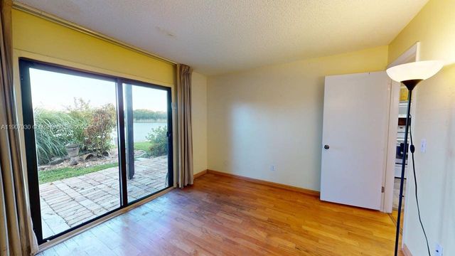 4222 SW 87th Ter, Davie, FL 33328