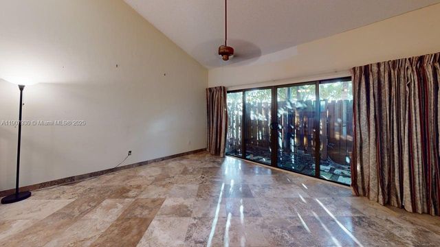4222 SW 87th Ter, Davie, FL 33328