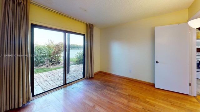 4222 SW 87th Ter, Davie, FL 33328