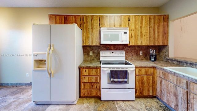 4222 SW 87th Ter, Davie, FL 33328