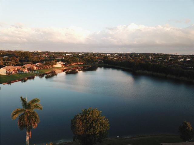 4222 SW 87th Ter, Davie, FL 33328