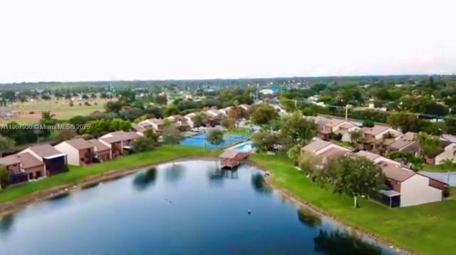 4222 SW 87th Ter, Davie, FL 33328