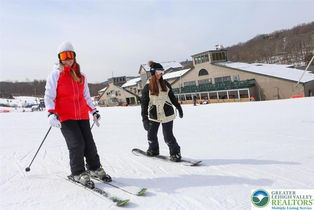 408 Sassafrass Way, Jackson Twp, PA 18360