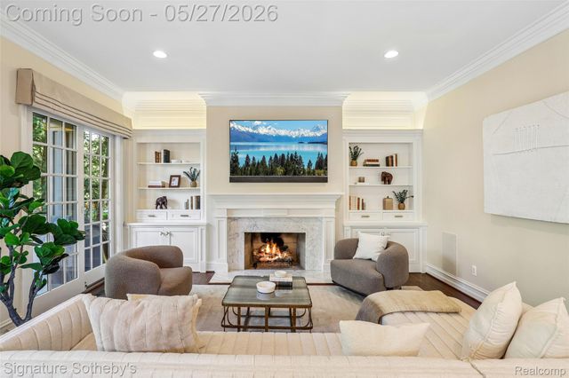 555 Baldwin Court, Birmingham, MI 48009
