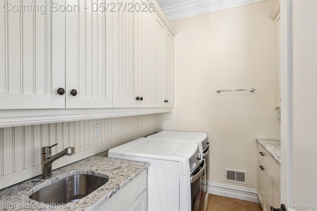 555 Baldwin Court, Birmingham, MI 48009