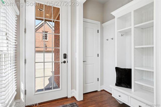 555 Baldwin Court, Birmingham, MI 48009