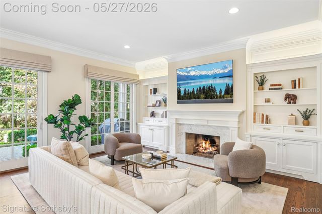 555 Baldwin Court, Birmingham, MI 48009