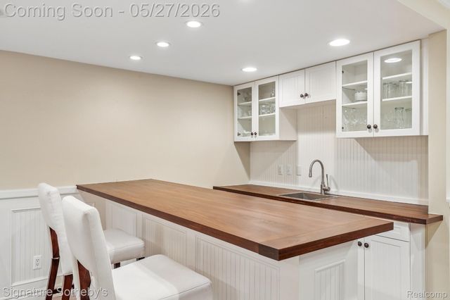 555 Baldwin Court, Birmingham, MI 48009