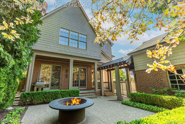 555 Baldwin Court, Birmingham, MI 48009