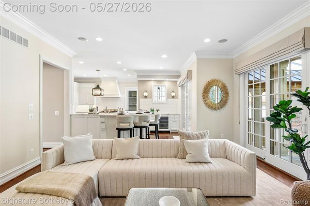 555 Baldwin Court, Birmingham, MI 48009