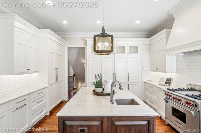 555 Baldwin Court, Birmingham, MI 48009