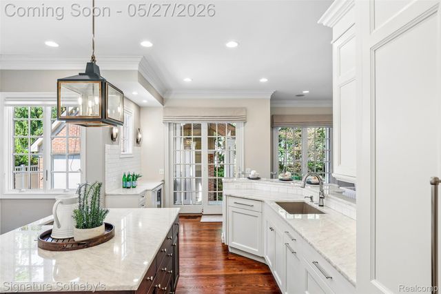 555 Baldwin Court, Birmingham, MI 48009