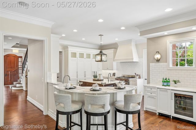 555 Baldwin Court, Birmingham, MI 48009