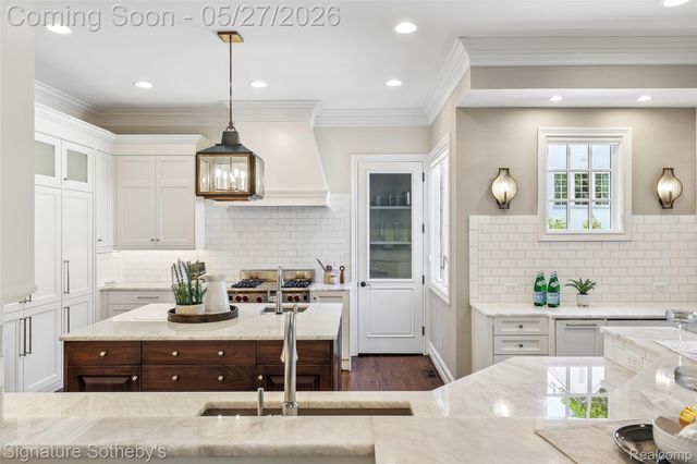 555 Baldwin Court, Birmingham, MI 48009