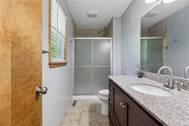 807 E Summit Street, Smithville, MO 64089