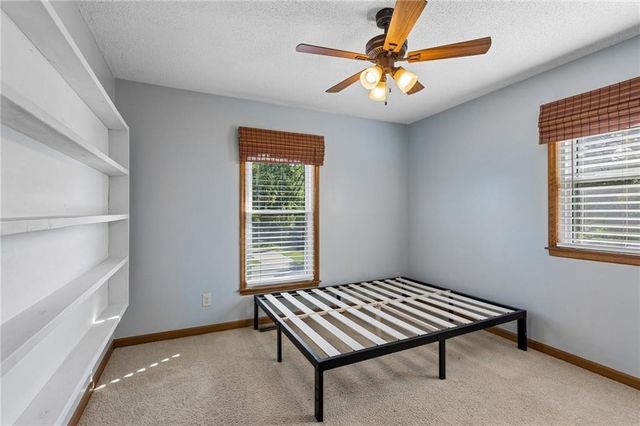 807 E Summit Street, Smithville, MO 64089