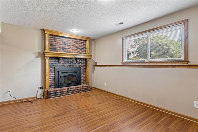 807 E Summit Street, Smithville, MO 64089